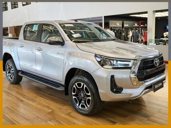 TOYOTA HILUX 2.8 D-4D TURBO DIESEL CD SRV 4X4 AUTOMÁTICO TOYOTA HILUX 2.8 D-4D TURBO DIESEL CD SRV 4X4 AUTOMÁTICO
